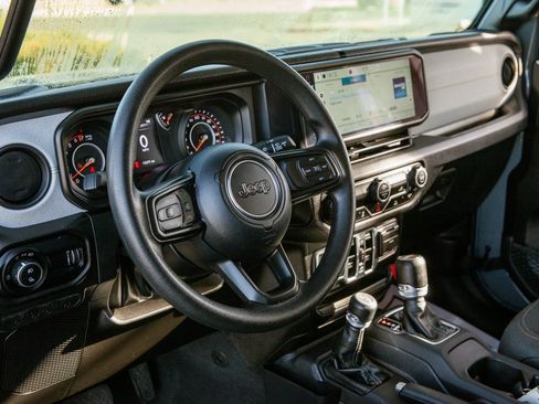 Used 2024 Jeep Gladiator Sport image 6