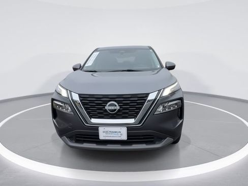 Used 2023 Nissan Rogue SV image 3