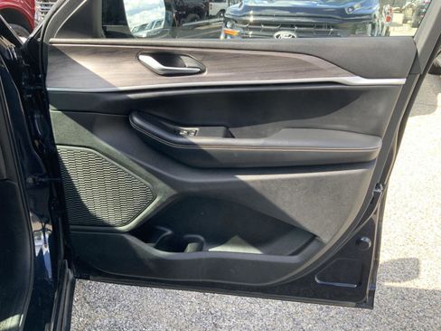 Used 2023 Jeep Grand Cherokee L Limited AWD/4WD image 66