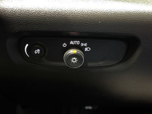 Used 2023 Chevrolet Traverse High Country image 35