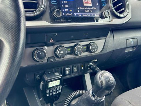 Used 2019 Toyota Tacoma TRD Sport w/ Technology Package AWD/4WD image 19