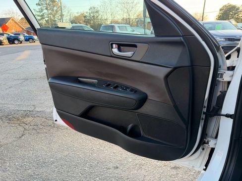 Used 2019 Kia Optima LX image 18