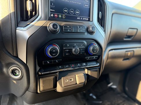 Used 2022 Chevrolet Silverado 1500 LT AWD/4WD image 14
