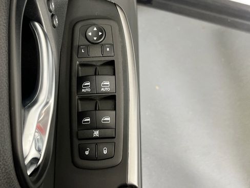 Used 2022 Jeep Cherokee Limited AWD/4WD image 17