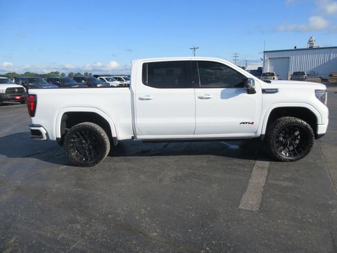 Used 2025 GMC Sierra 1500 AT4 w/ AT4 Premium Package AWD/4WD image 4