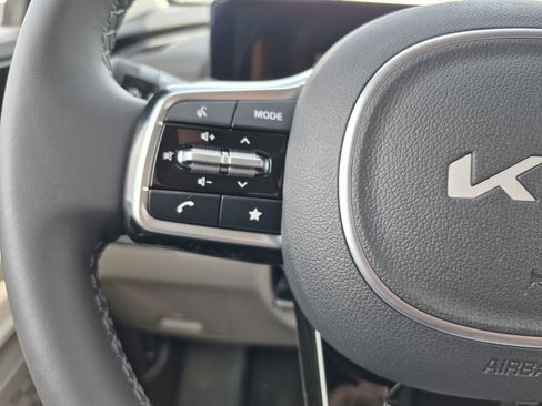 New 2026 Kia Carnival FWD image 17