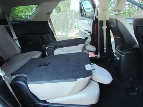 Used 2020 Ford Explorer XLT w/ Equipment Group 202A RWD image 22