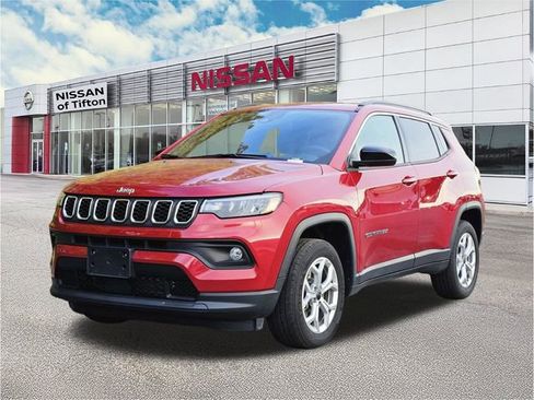 Used 2025 Jeep Compass Latitude AWD/4WD image 8