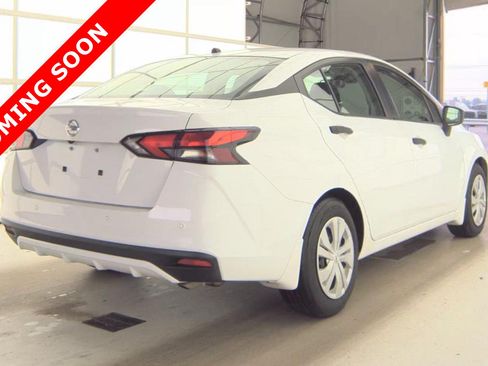 Used 2021 Nissan Versa S FWD image 4