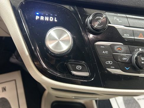 Used 2018 Chrysler Pacifica Touring Plus image 29