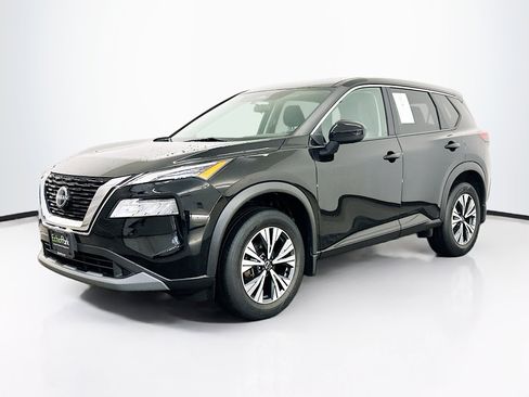 Used 2023 Nissan Rogue SV image 3