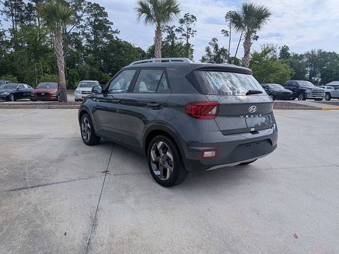 Used 2025 Hyundai Venue SEL FWD image 5
