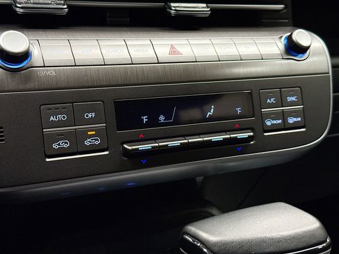 Used 2024 Hyundai Kona SEL image 17