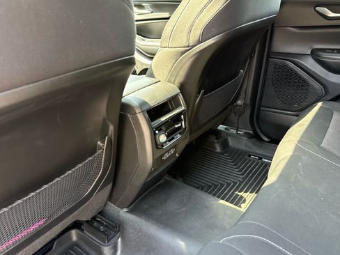 Used 2023 Jeep Grand Cherokee Laredo w/ Luxury Tech Group I AWD/4WD image 27