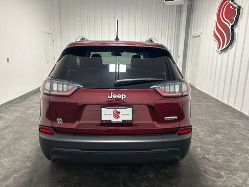 Used 2019 Jeep Cherokee Latitude w/ Cold Weather Group FWD image 3