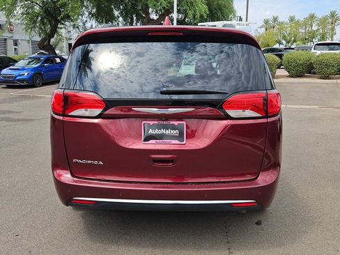 Used 2017 Chrysler Pacifica Touring-L FWD image 7