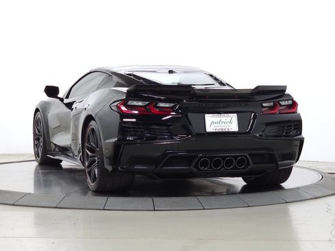 Used 2025 Chevrolet Corvette Z06 w/ Stealth Interior Trim Package RWD image 3