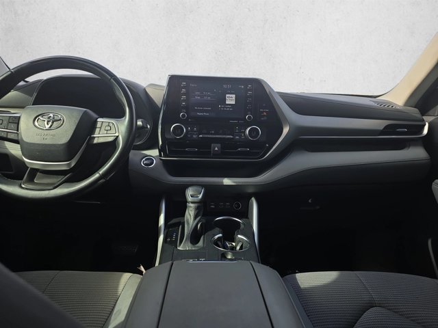 Used 2022 Toyota Highlander LE FWD image 18