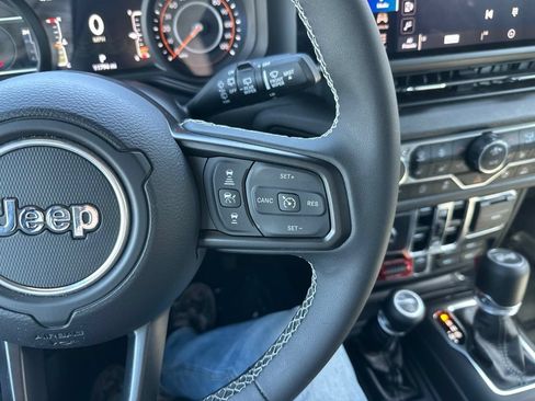 Used 2025 Jeep Wrangler Unlimited Sport AWD/4WD image 27