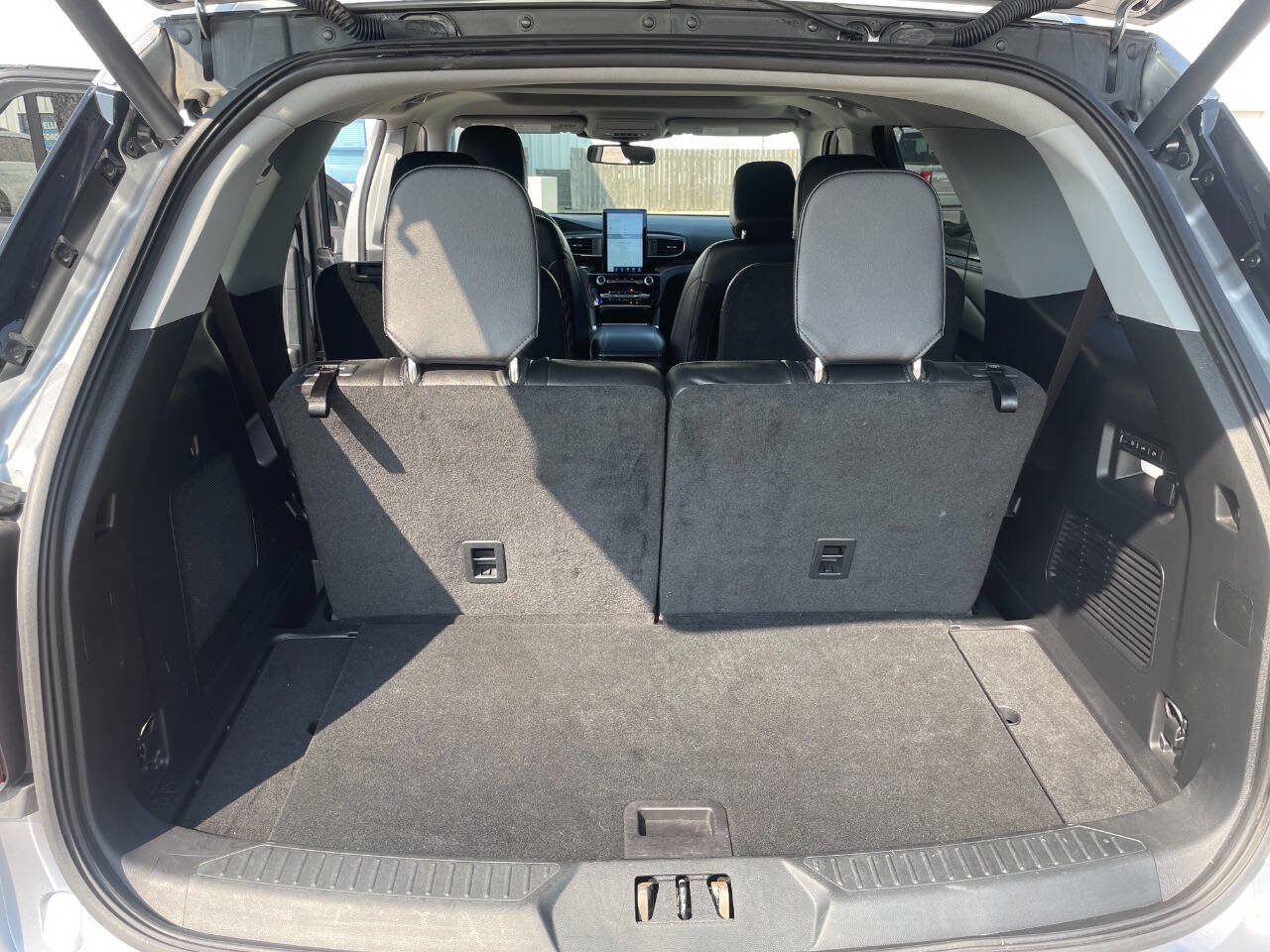 Used 2023 Ford Explorer Limited w/ Limited Technology Package RWD image 12