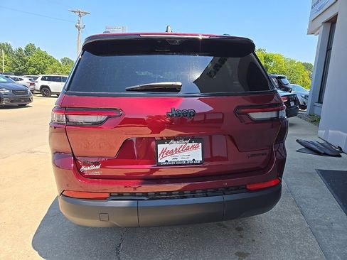 Used 2025 Jeep Grand Cherokee L Limited w/ Luxury Tech Group II image 9