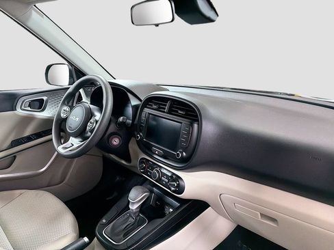 Used 2024 Kia Soul LX FWD image 27