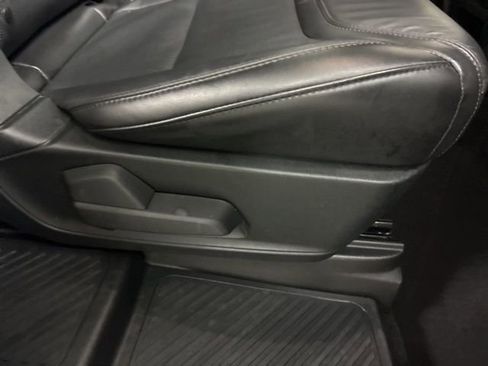 Used 2020 Ford Explorer Platinum w/ Premium Technology Package AWD/4WD image 13