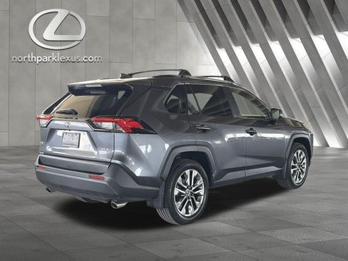 Used 2019 Toyota RAV4 XLE Premium FWD image 6
