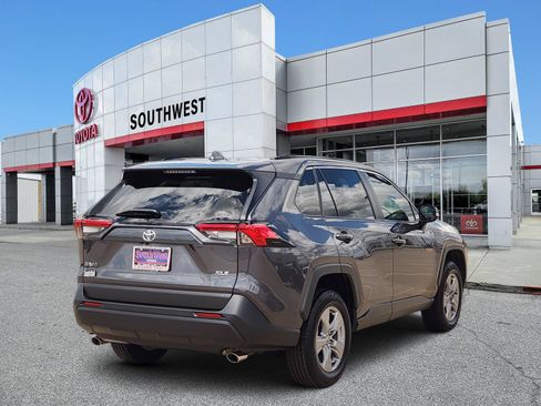 Used 2024 Toyota RAV4 XLE FWD image 5