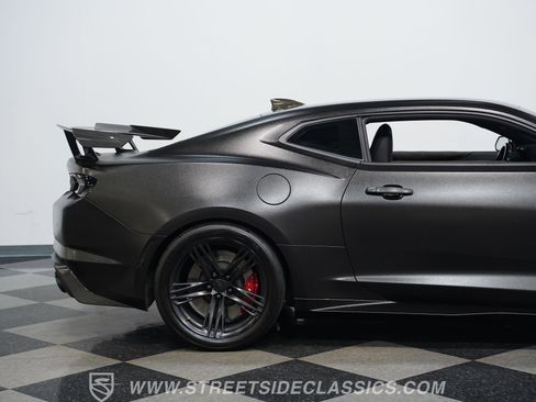 Used 2019 Chevrolet Camaro ZL1 RWD image 28