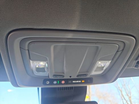 Used 2025 GMC Sierra 1500 SLT image 22