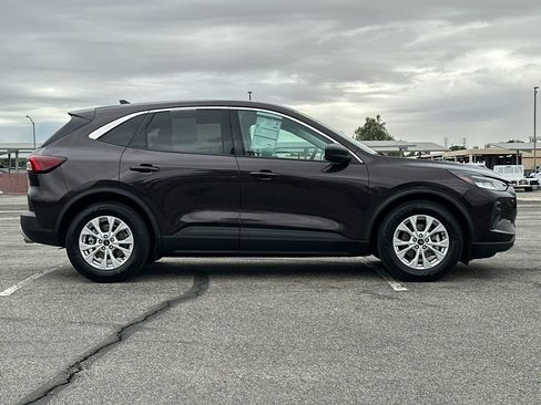 Certified 2023 Ford Escape Active FWD image 2