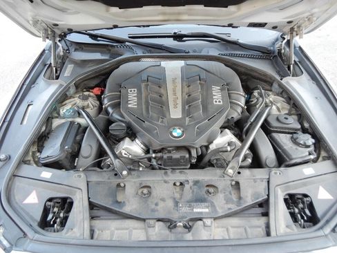 Used 2012 BMW 550i xDrive Sedan image 50