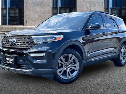 Used 2023 Ford Explorer XLT w/ Equipment Group 202A AWD/4WD image 2