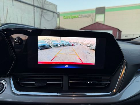 Used 2025 Chevrolet Trax LT image 17