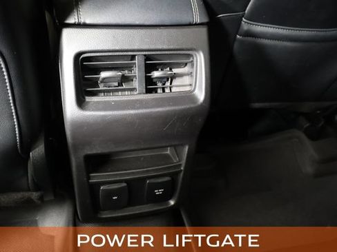 Used 2018 Ford Edge Titanium w/ Technology Package FWD image 18