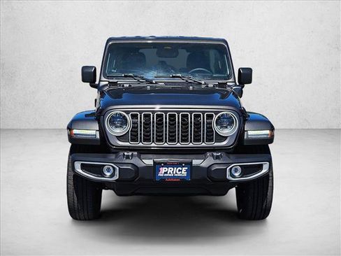 Used 2025 Jeep Wrangler Sahara image 2