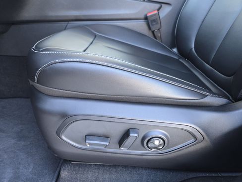 New 2025 Jeep Grand Cherokee L Limited w/ Black Appearance Package image 18