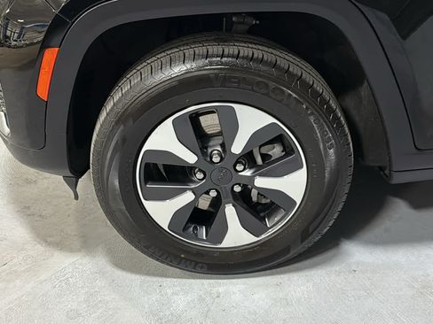 Used 2023 Jeep Grand Cherokee 4WD 4xe image 8
