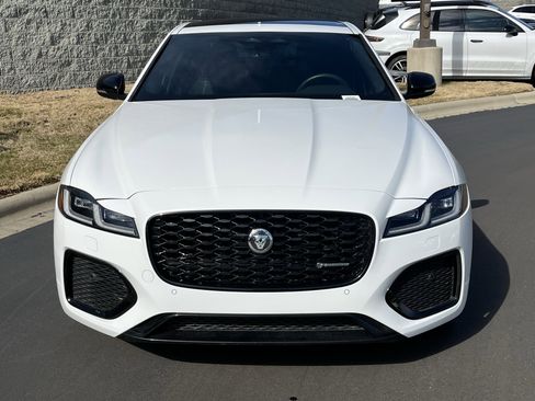 Certified 2024 Jaguar XF R-Dynamic SE image 9