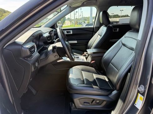 Used 2023 Ford Explorer Limited w/ Equipment Group 301A AWD/4WD image 21