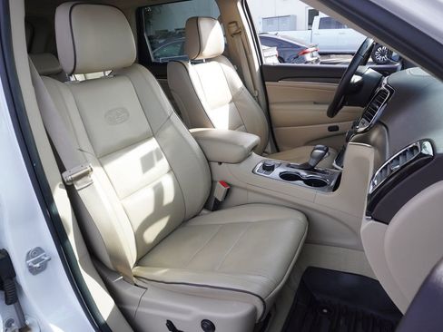 Used 2020 Jeep Grand Cherokee Overland image 12