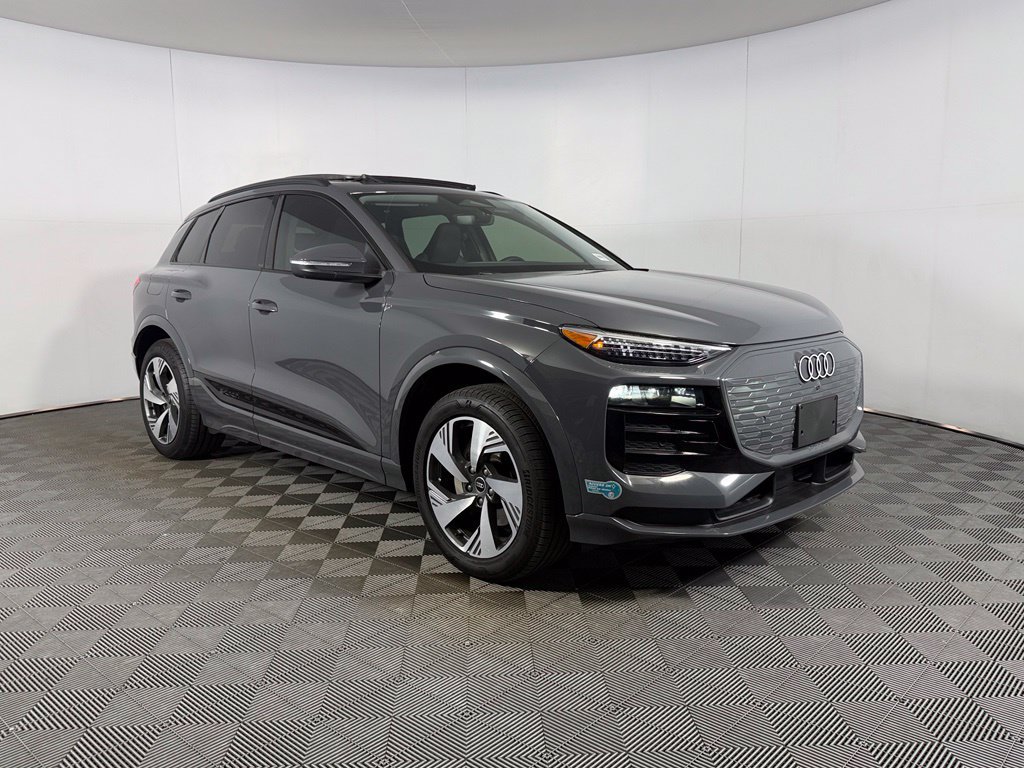 Used 2025 Audi Q6 e-tron Premium Plus w/ Premium Plus AWD/4WD image 4