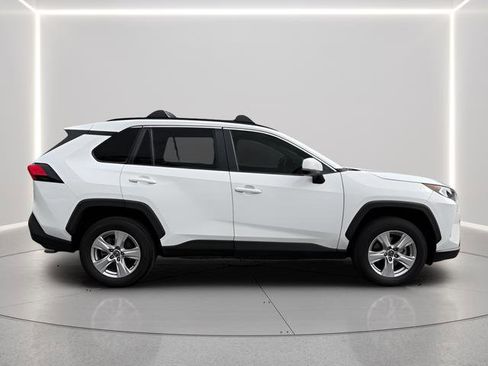 Used 2021 Toyota RAV4 XLE image 6