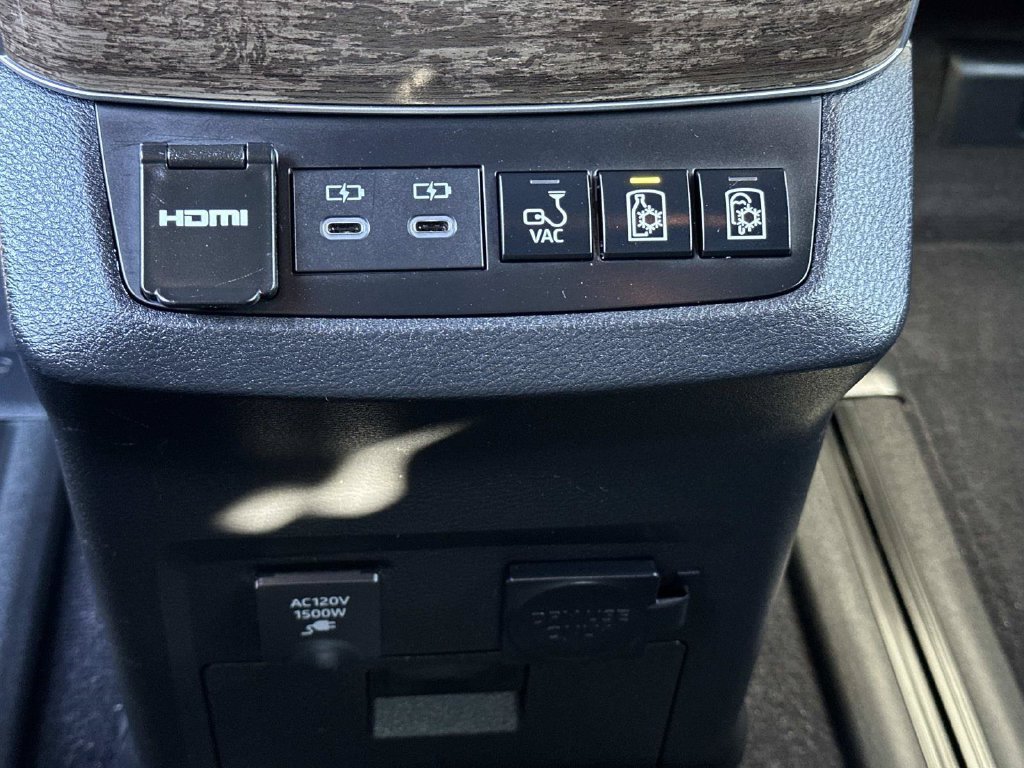 Used 2025 Toyota Sienna Platinum AWD/4WD image 18