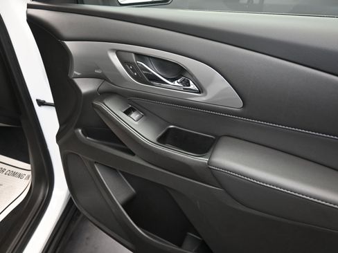 Used 2023 Chevrolet Traverse LT image 27