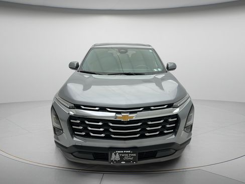Used 2025 Chevrolet Equinox LT AWD/4WD image 2
