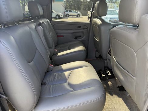 Used 2005 Chevrolet Suburban Z71 w/ Preferred Equipment Group image 14