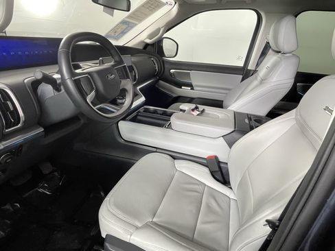 Certified 2025 Ford Expedition Max Platinum w/ Driver's Package AWD/4WD image 9