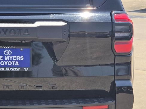 Used 2025 Toyota 4Runner SR5 RWD image 9